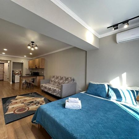 Жилой Комплекс Молодежный На Тулебаева Apartamento Almaty Exterior foto