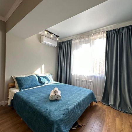 Жилой Комплекс Молодежный На Тулебаева Apartamento Almaty Exterior foto