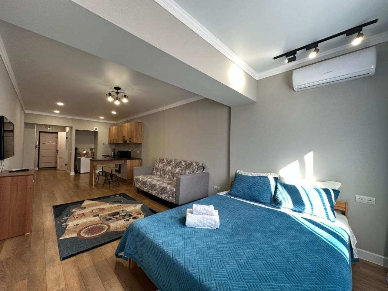 Жилой Комплекс Молодежный На Тулебаева Apartamento Almaty Exterior foto
