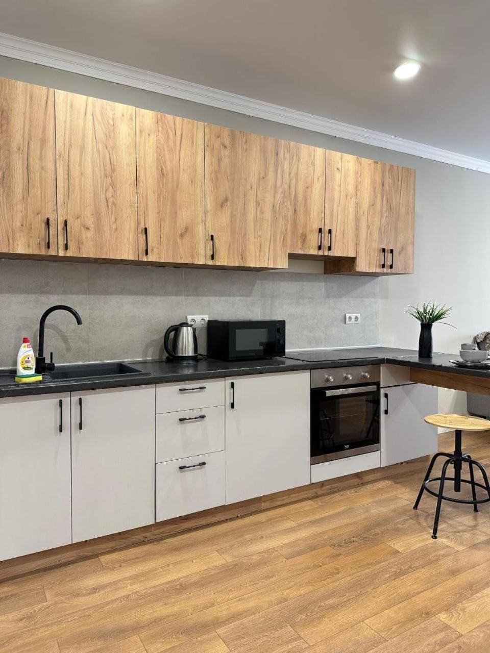 Жилой Комплекс Молодежный На Тулебаева Apartamento Almaty Exterior foto